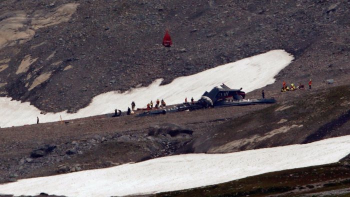 Svizzera Precipita Sulle Alpi Aereo D Epoca Possibili Vittime L Eco